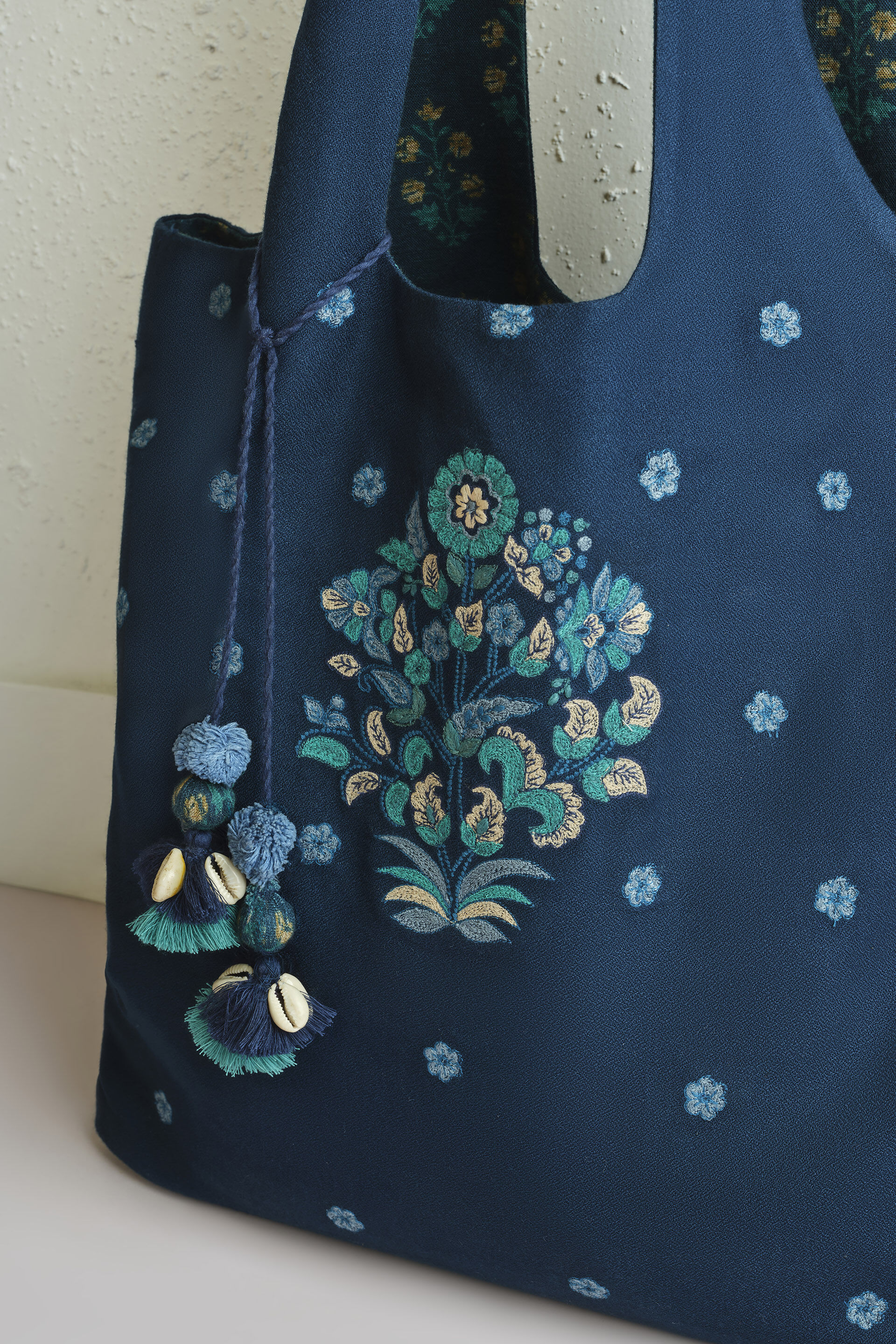 Indio Embroidered Reversible Jhola Bag, , image 2